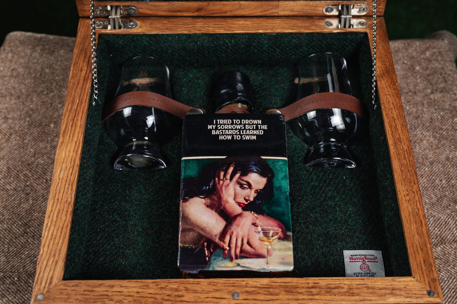 Inside — Harris Tweed inlay, leather straps and Glencairn glasses around the bottle.