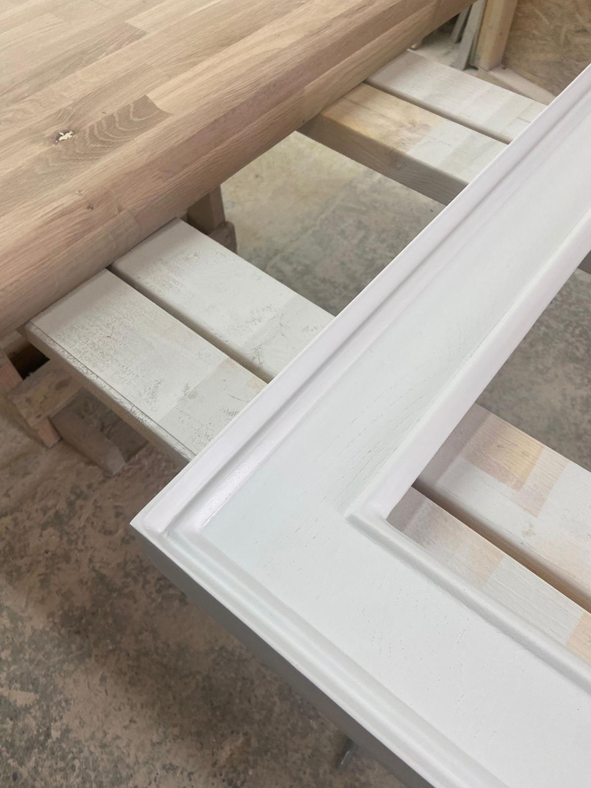 Inner corner detail — mitre and profile reproduced one-to-one.